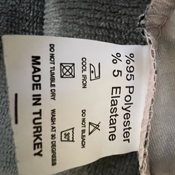 NWOT fun sleeveless Milan Kiss tank - Picture 5 of 6